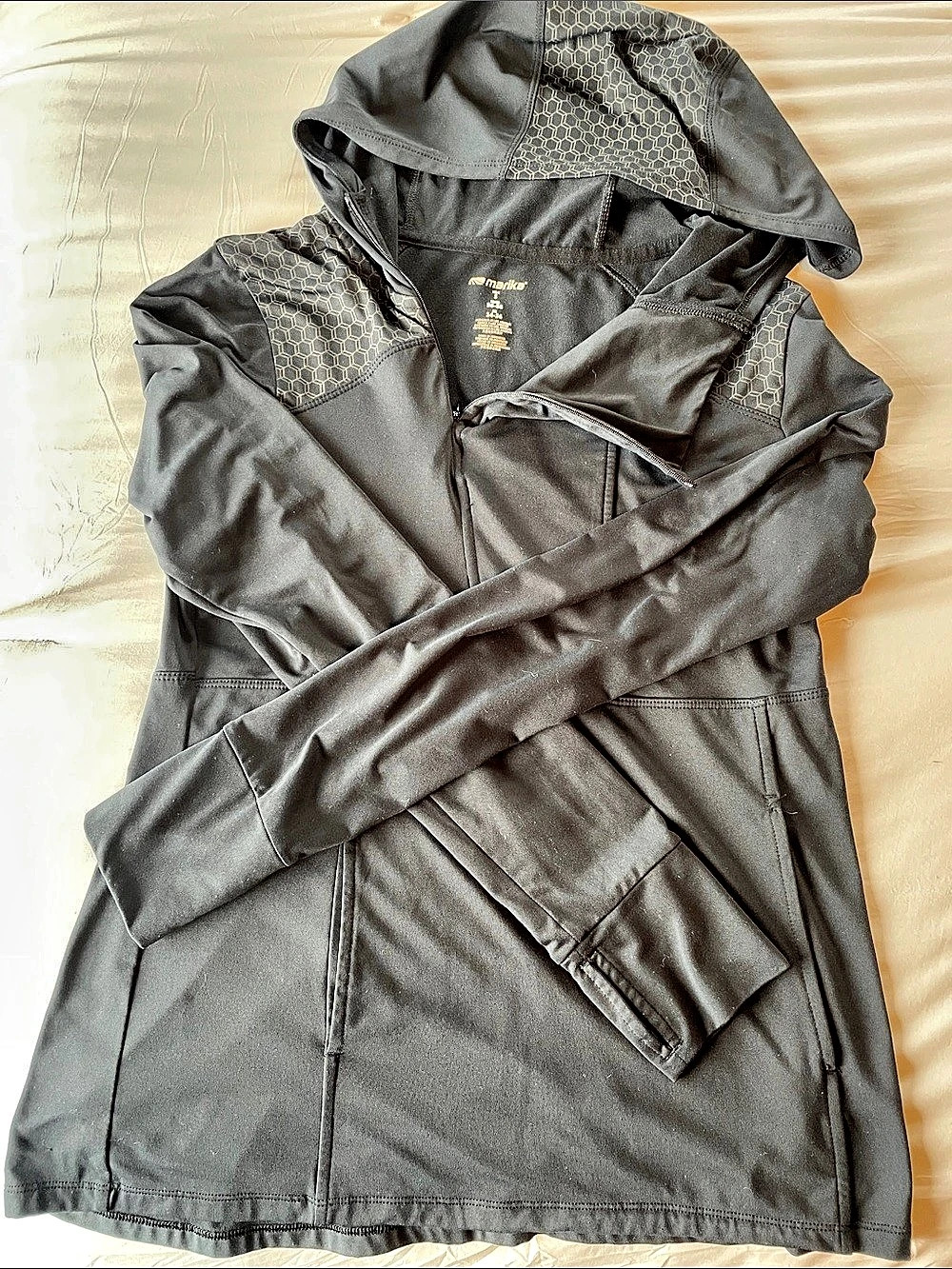 Marika Hooded Athletic shirt Black Size Small Like New